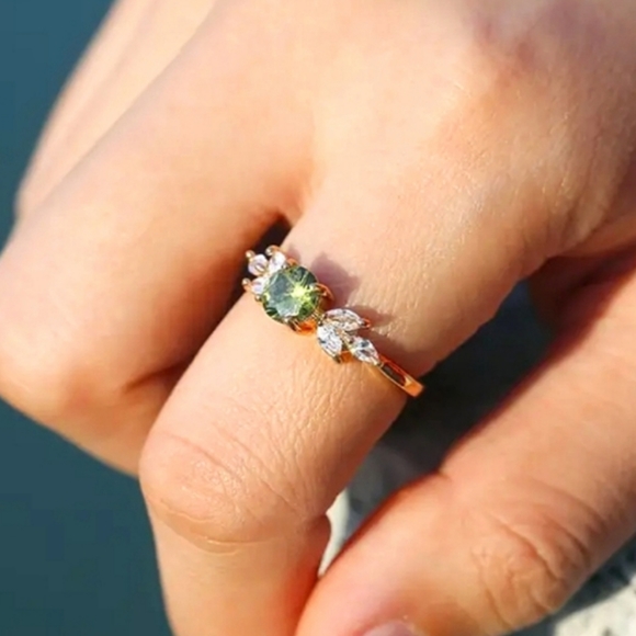 18K GOLD ROUND CUT GREEN PERIDOT ZIRCONIA RING SIZE 9 NWT - Picture 2 of 6